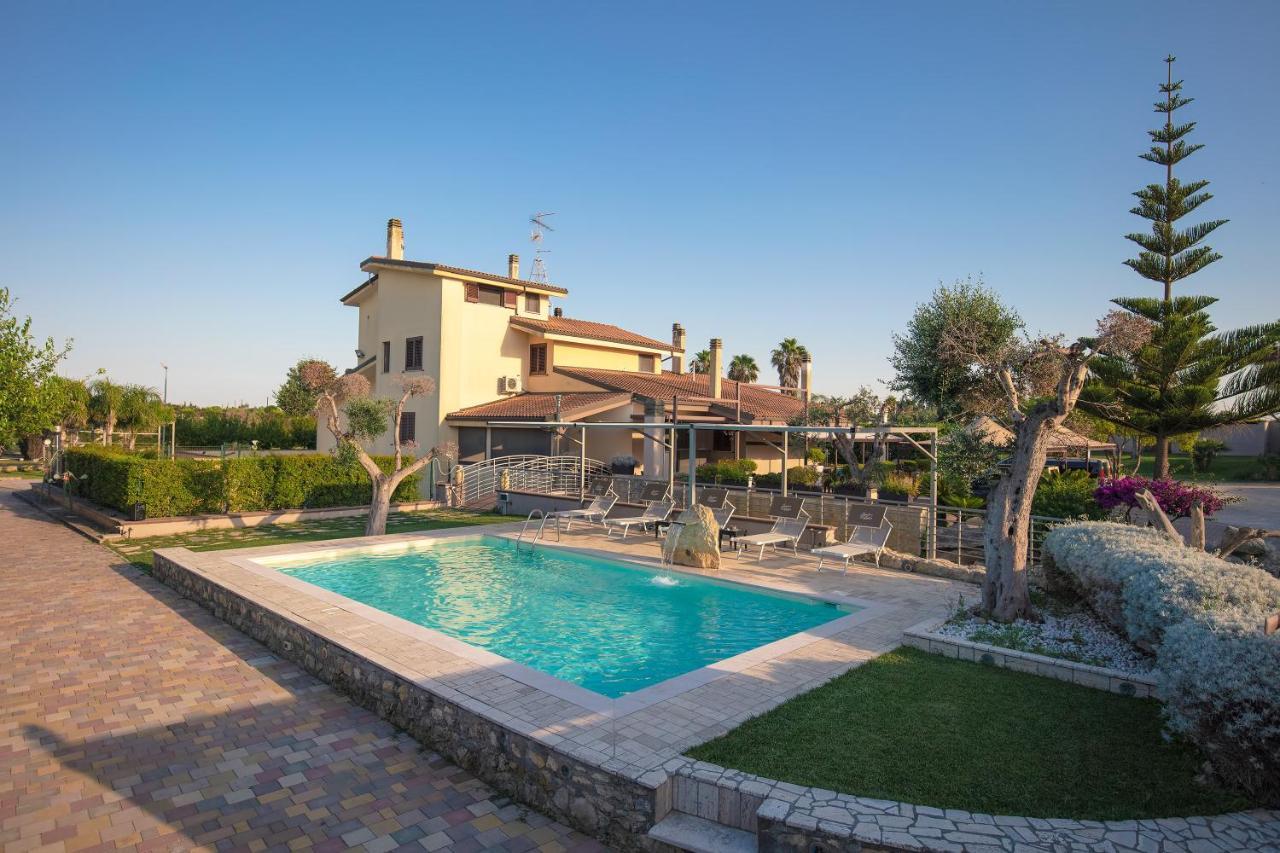 Bed & Breakfast Giardini Di Marzo เลชเช ภายนอก รูปภาพ