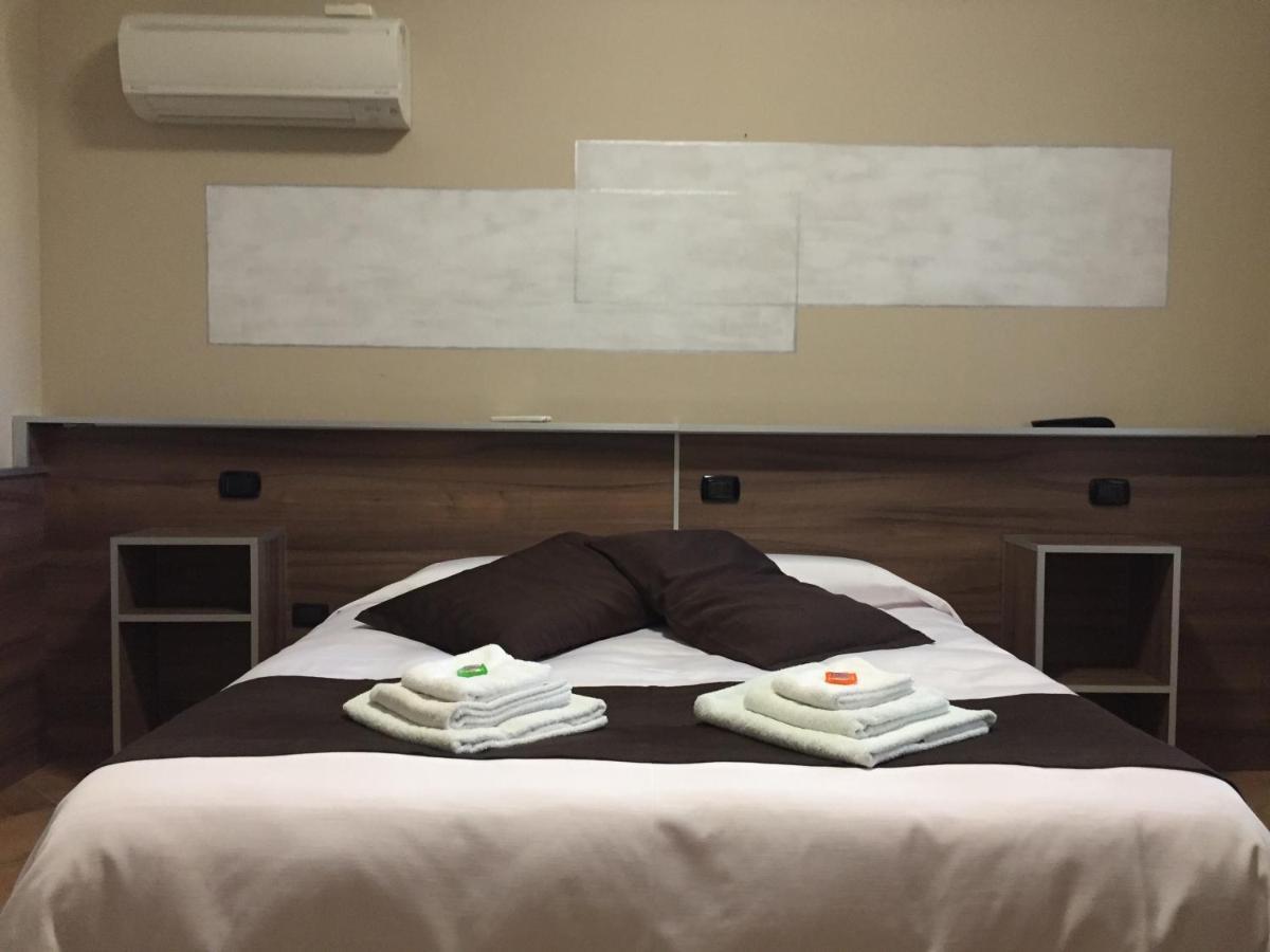 Bed & Breakfast Giardini Di Marzo เลชเช ภายนอก รูปภาพ