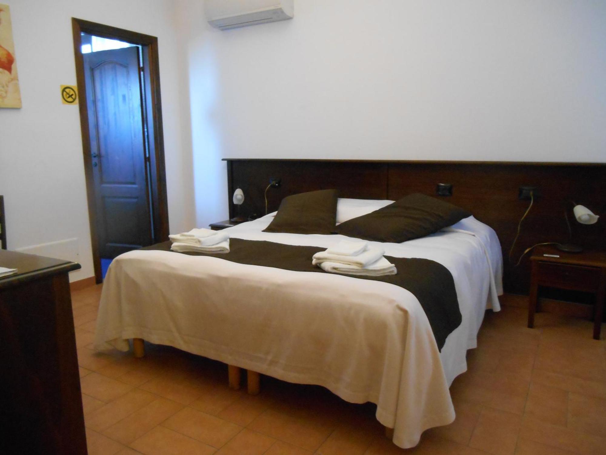 Bed & Breakfast Giardini Di Marzo เลชเช ภายนอก รูปภาพ