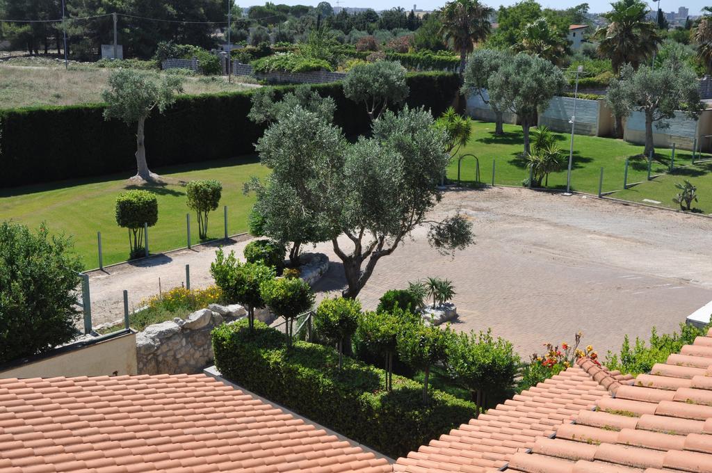 Bed & Breakfast Giardini Di Marzo เลชเช ภายนอก รูปภาพ