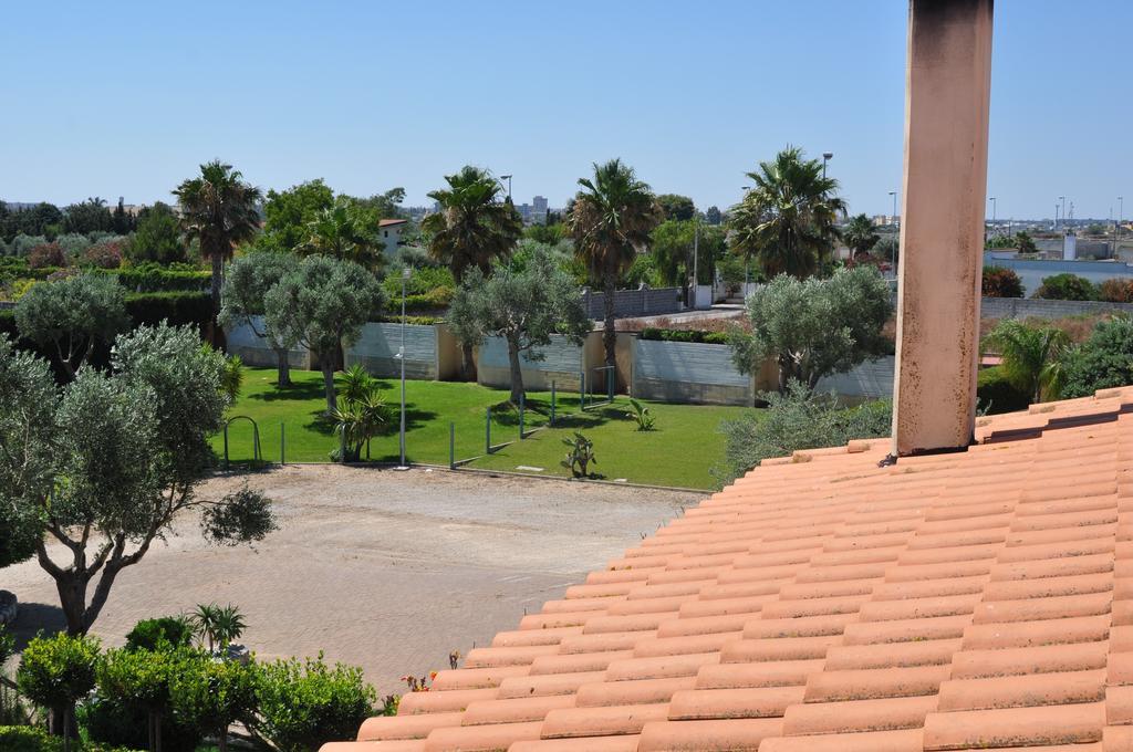Bed & Breakfast Giardini Di Marzo เลชเช ภายนอก รูปภาพ