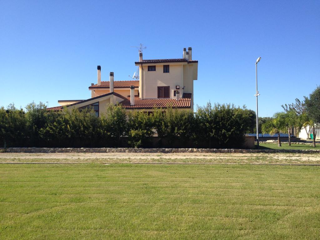 Bed & Breakfast Giardini Di Marzo เลชเช ภายนอก รูปภาพ
