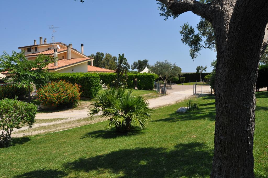 Bed & Breakfast Giardini Di Marzo เลชเช ภายนอก รูปภาพ