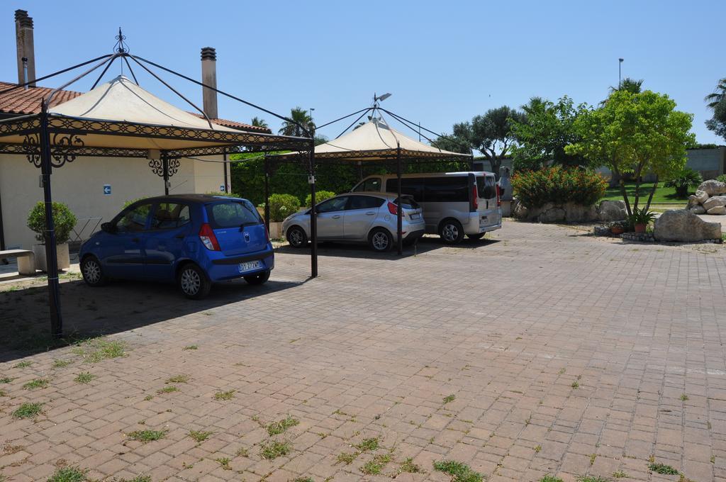 Bed & Breakfast Giardini Di Marzo เลชเช ภายนอก รูปภาพ