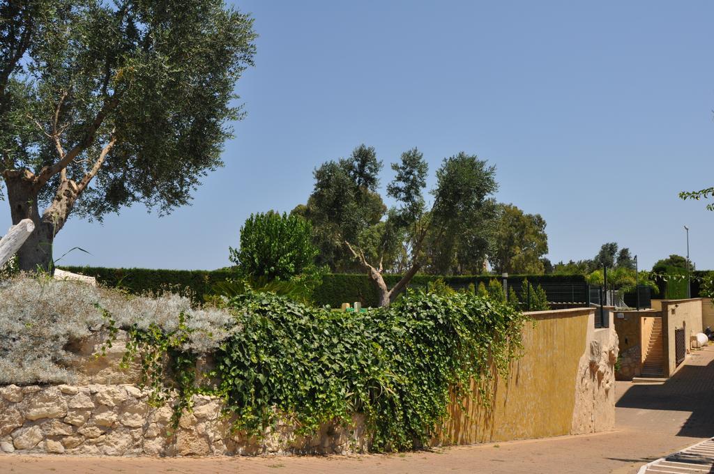 Bed & Breakfast Giardini Di Marzo เลชเช ภายนอก รูปภาพ