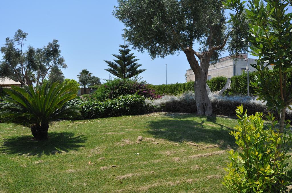 Bed & Breakfast Giardini Di Marzo เลชเช ภายนอก รูปภาพ