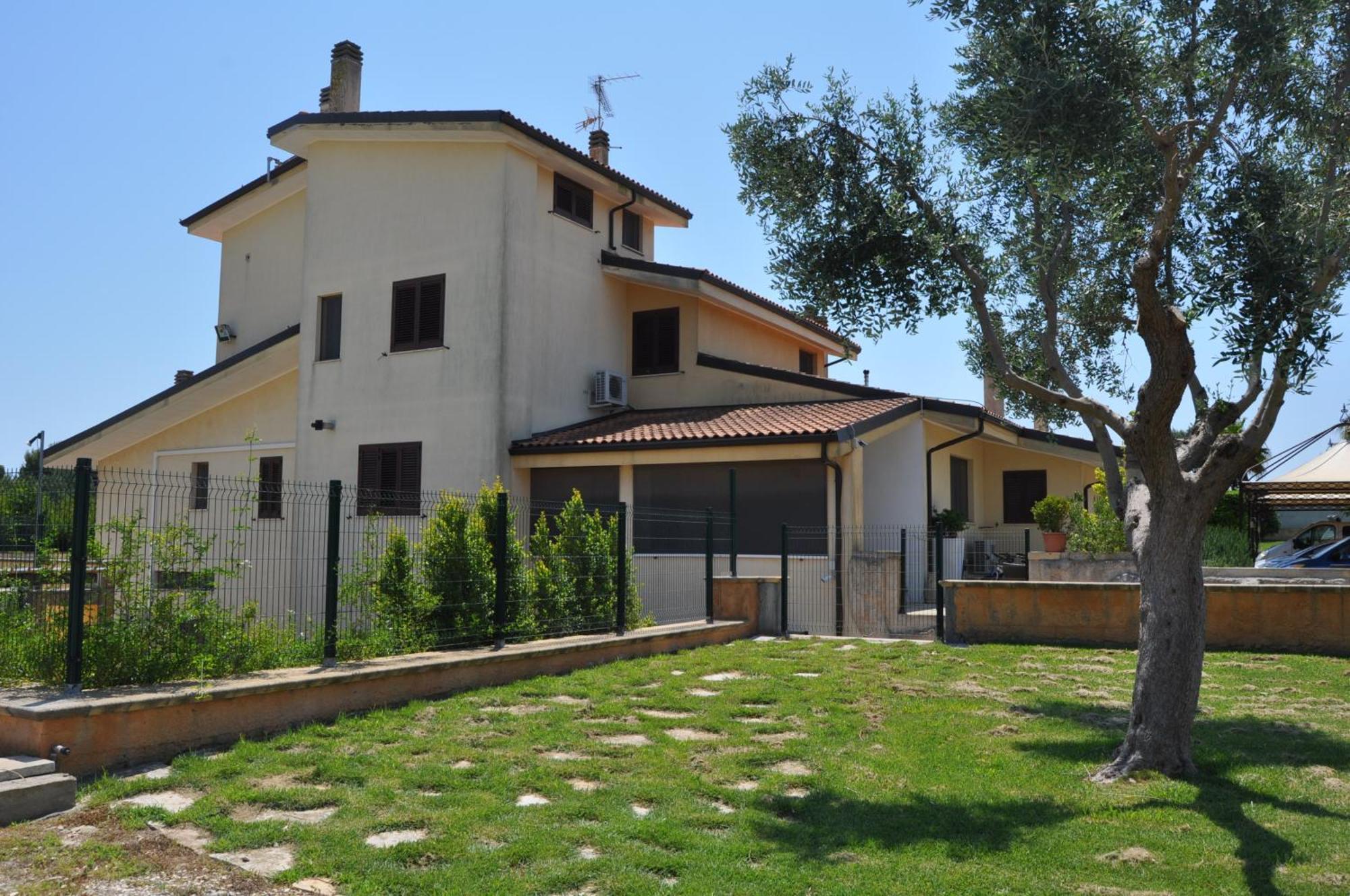 Bed & Breakfast Giardini Di Marzo เลชเช ภายนอก รูปภาพ