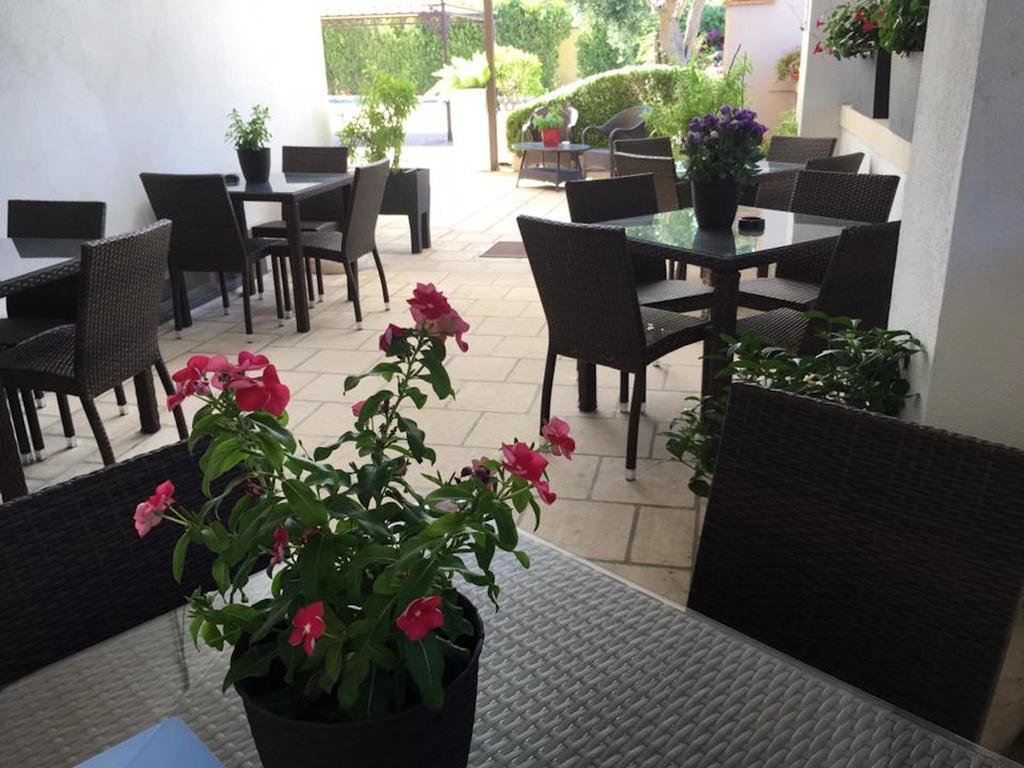 Bed & Breakfast Giardini Di Marzo เลชเช ภายนอก รูปภาพ