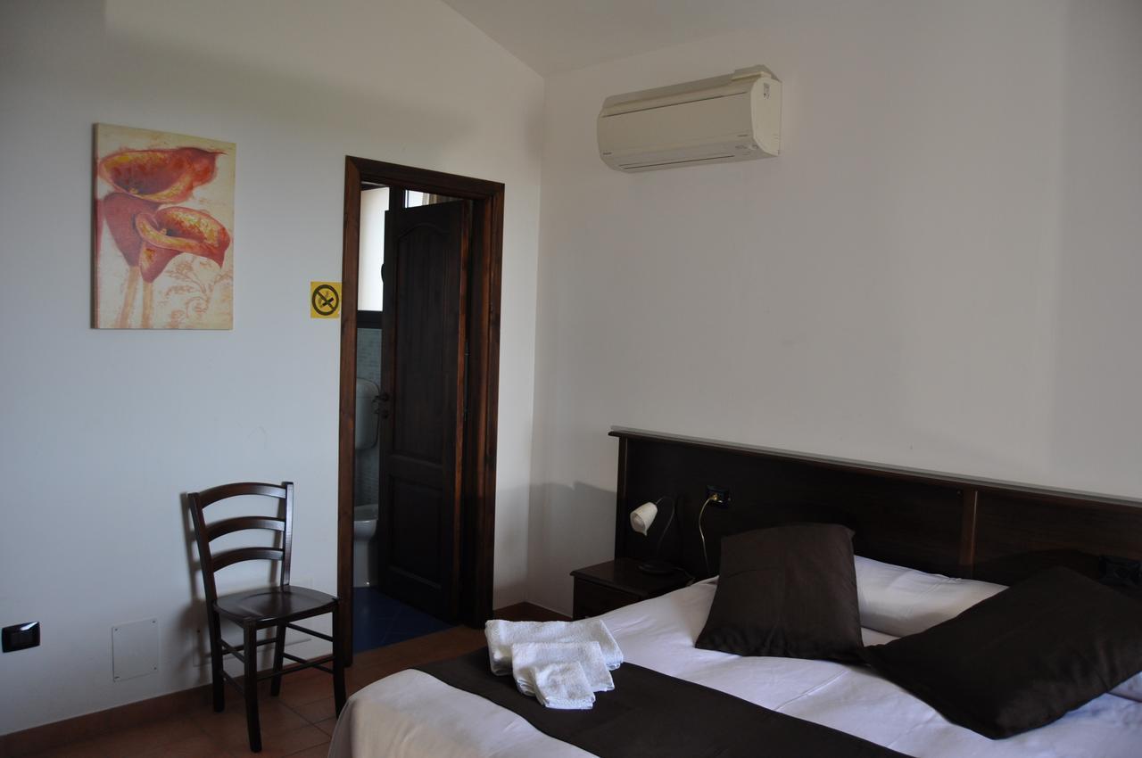 Bed & Breakfast Giardini Di Marzo เลชเช ภายนอก รูปภาพ