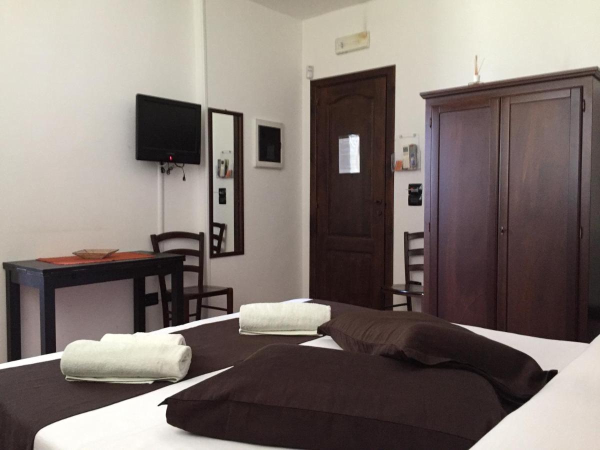 Bed & Breakfast Giardini Di Marzo เลชเช ภายนอก รูปภาพ
