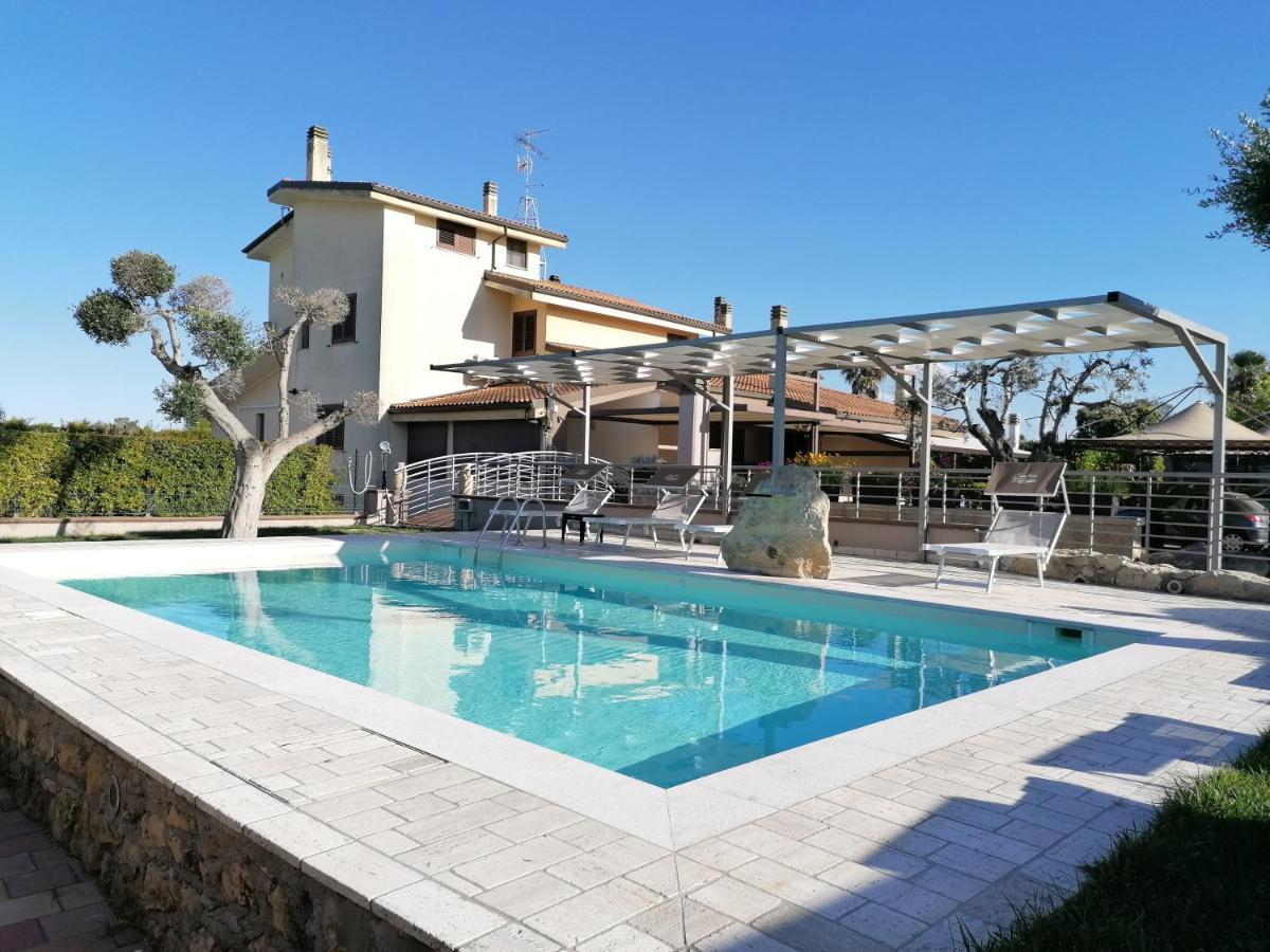 Bed & Breakfast Giardini Di Marzo เลชเช ภายนอก รูปภาพ
