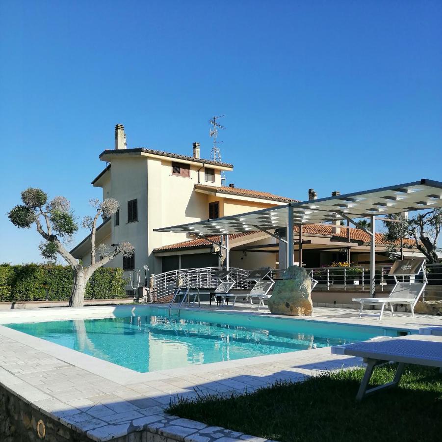 Bed & Breakfast Giardini Di Marzo เลชเช ภายนอก รูปภาพ